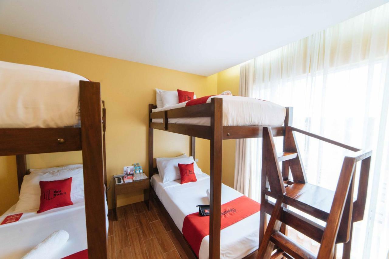 Reddoorz Premium Near Health Centrum Banica Roxas City Esterno foto